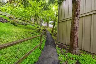 417 Stonewood Dr, Eugene, OR 97405 - Photo 32