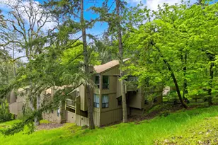 417 Stonewood Dr, Eugene, OR 97405 - Photo 2