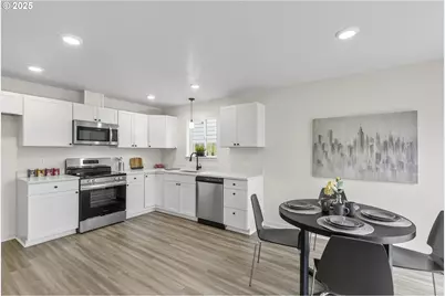 709 S 9th Ave, Kelso, WA 98626 - Photo 8