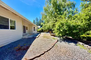 866 Jodee Ln, Brookings, OR 97415 - Photo 8