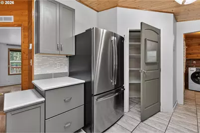 20284 El Romar Dr NE, Scotts Mills, OR 97375 - Photo 8