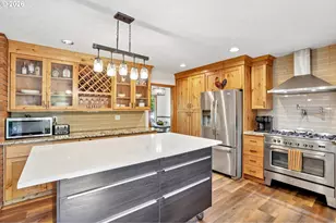 10300 SW Coquille Dr, Tualatin, OR 97062 - Photo 14
