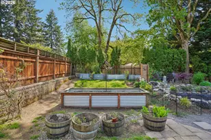 10300 SW Coquille Dr, Tualatin, OR 97062 - Photo 36