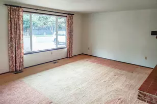 210 Cherokee Ave, Roseburg, OR 97471 - Photo 2