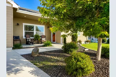 1023 SW Coyote Dr, Hermiston, OR 97838 - Photo 2