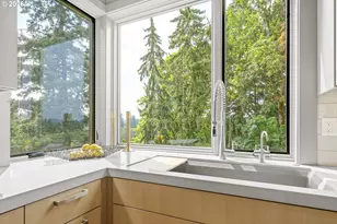 1025 Crenshaw Rd, Eugene, OR 97401 - Photo 10