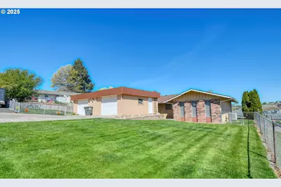 1209 SW Zeta Ct, Pendleton, OR 97801 - Photo 2