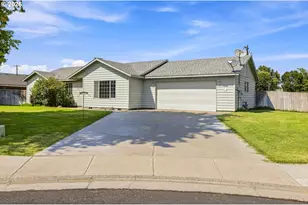1228 SW Martin Ct, Hermiston, OR 97838 - Photo 2