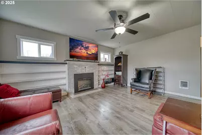 385 N 6th St, Saint Helens, OR 97051 - Photo 4