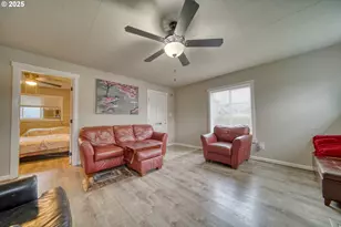 385 N 6th St, Saint Helens, OR 97051 - Photo 6