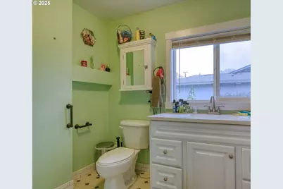 385 N 6th St, Saint Helens, OR 97051 - Photo 18
