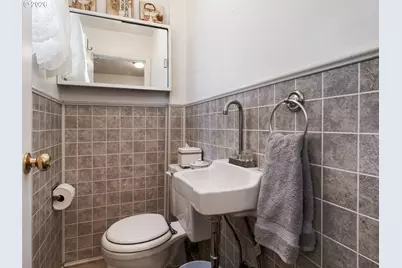 11726 SE Oak St, Portland, OR 97216 - Photo 26