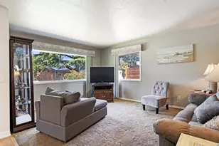 11726 SE Oak St, Portland, OR 97216 - Photo 6