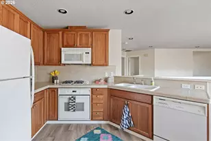 7102 NE Stonewater St, Hillsboro, OR 97124 - Photo 14