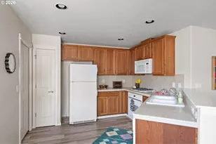 7102 NE Stonewater St, Hillsboro, OR 97124 - Photo 12