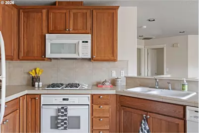 7102 NE Stonewater St, Hillsboro, OR 97124 - Photo 14