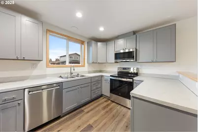 664 St Charles St, Eugene, OR 97402 - Photo 12