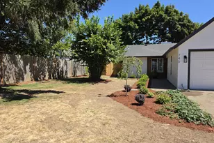 740 SE 18th Ave, Hillsboro, OR 97123 - Photo 2