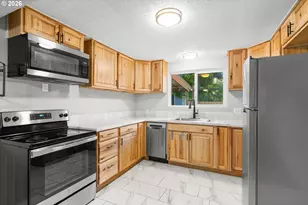 1990 Garfield St, Eugene, OR 97405 - Photo 8