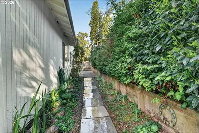11041 SW 45th Ave, Portland, OR 97219 - Photo 42