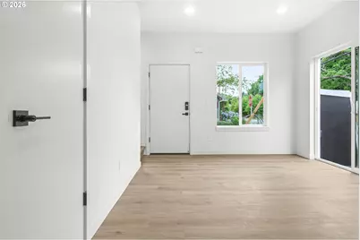 4690 N Congress Ave, Portland, OR 97217 - Photo 4