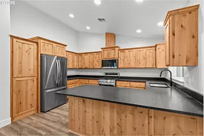 1546 Poplar Dr, Grants Pass, OR 97527 - Photo 14