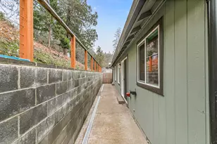 1546 Poplar Dr, Grants Pass, OR 97527 - Photo 8