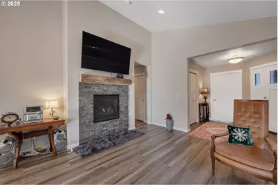 2127 SE Academy St, Dallas, OR 97338 - Photo 4