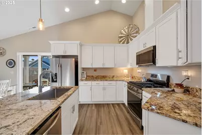 2127 SE Academy St, Dallas, OR 97338 - Photo 8