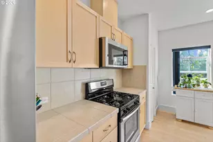 818 NW 118th Ave, Portland, OR 97229 - Photo 12