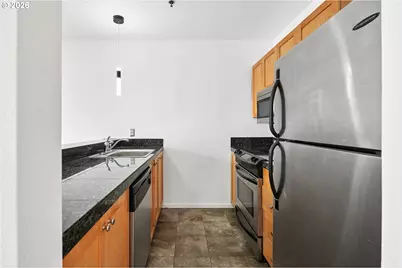 423 NW Uptown Ter #1 B, Portland, OR 97210 - Photo 10