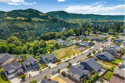 1817 3rd St, Hood River, OR 97031 - Photo 2