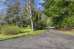 68258 Ridge Rd, North Bend, OR 97459 - Photo 30