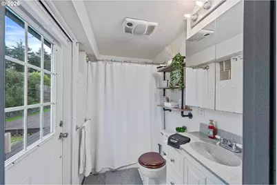 610 Pacific Ave, Coos Bay, OR 97420 - Photo 24