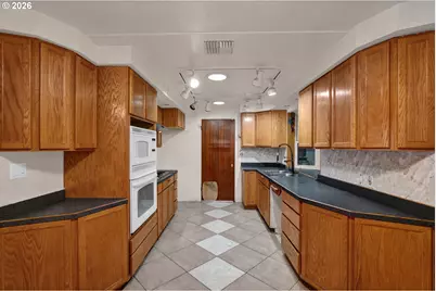 1955 Arthur St, Eugene, OR 97405 - Photo 12