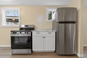 9403 NE Gertz Ct, Portland, OR 97211 - Photo 8