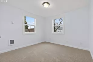 9403 NE Gertz Ct, Portland, OR 97211 - Photo 14