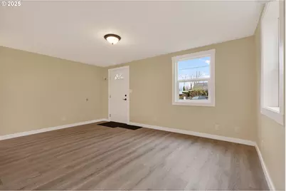 9403 NE Gertz Ct, Portland, OR 97211 - Photo 4