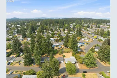 215 NE 167th Pl, Portland, OR 97230 - Photo 2