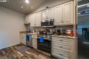 2143 Ash St, North Bend, OR 97459 - Photo 8