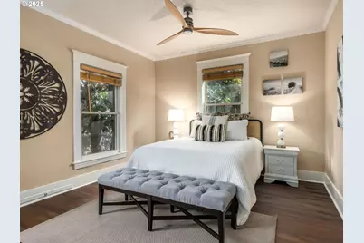 2137 NW Everett St #B, Portland, OR 97210 - Photo 18