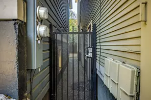 2137 NW Everett St, Portland, OR 97210 - Photo 22