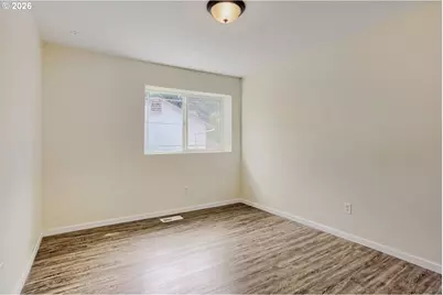 14539 SE Center St, Portland, OR 97236 - Photo 18