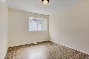 14539 SE Center St, Portland, OR 97236 - Photo 18