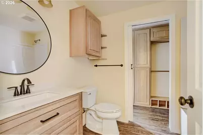 14539 SE Center St, Portland, OR 97236 - Photo 16
