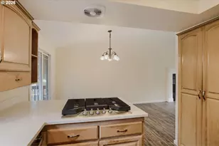 14539 SE Center St, Portland, OR 97236 - Photo 12