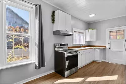 203 NE Second St, Oakland, OR 97462 - Photo 6