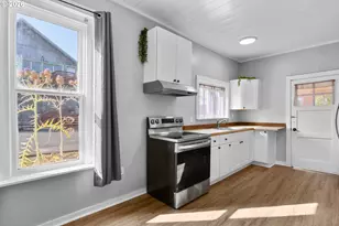 203 NE 2nd St, Oakland, OR 97462 - Photo 6