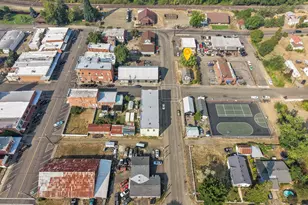 203 NE 2nd St, Oakland, OR 97462 - Photo 22