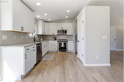 911 SW Warbler Ct, McMinnville, OR 97128 - Photo 10